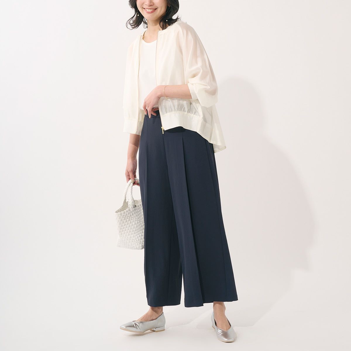 機能性と美しさを両立した大人の夏セットアップ