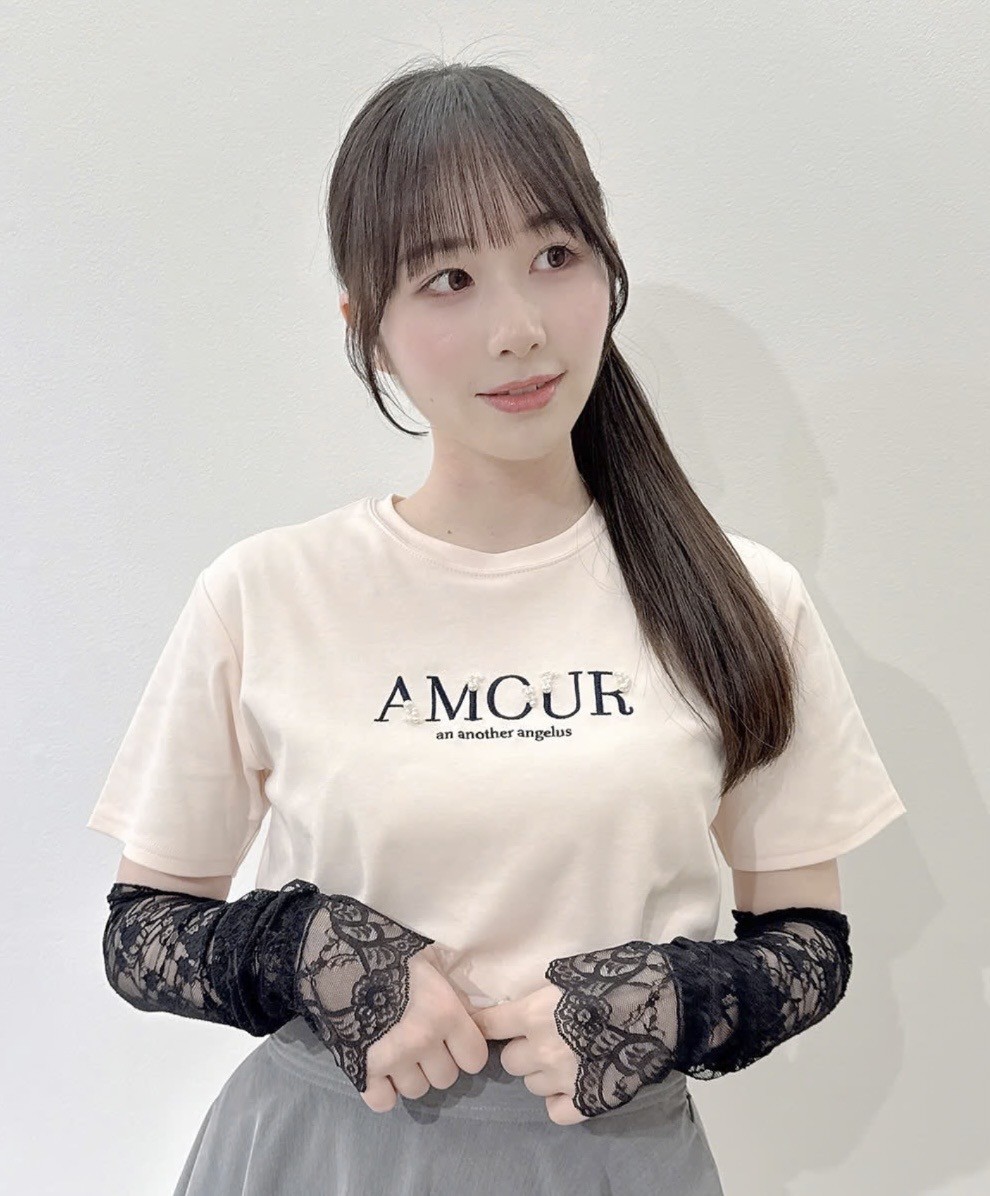 フレンチなロゴ刺繍が目を惹くTシャツ🩵