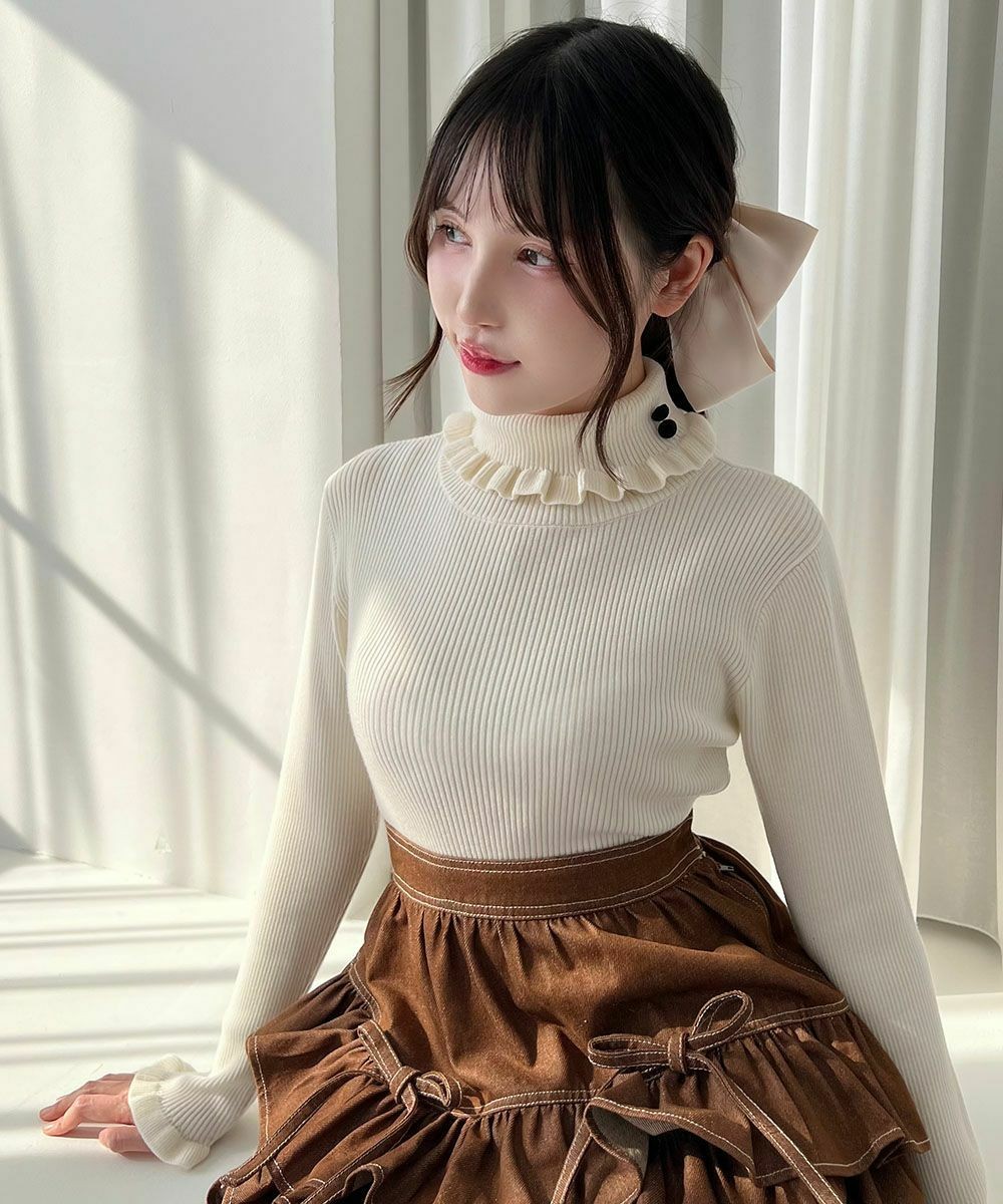 ベーシックなアイテムだからこそのこだわりが沢山詰まったタートルニット。