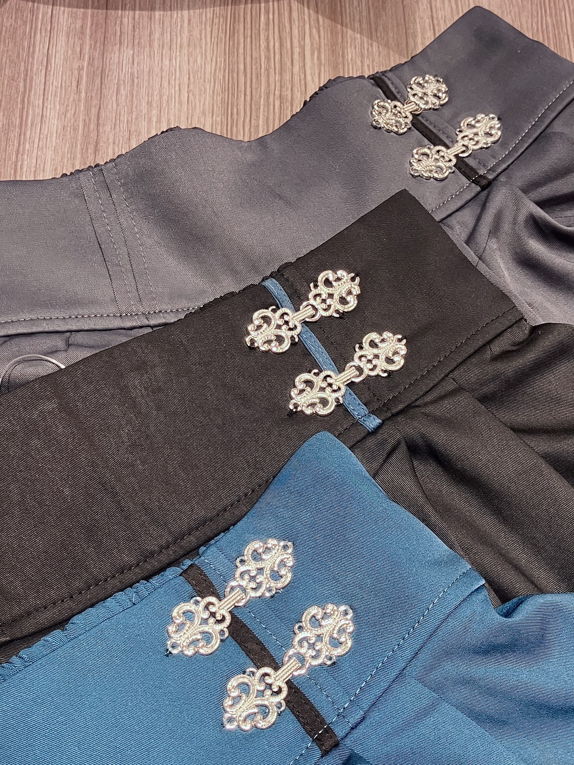 シンプルだけどひと味違う★チャイナボタンスカート