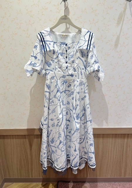 大人にこそ手に取って欲しい。この夏大本命のセーラー襟ワンピース
