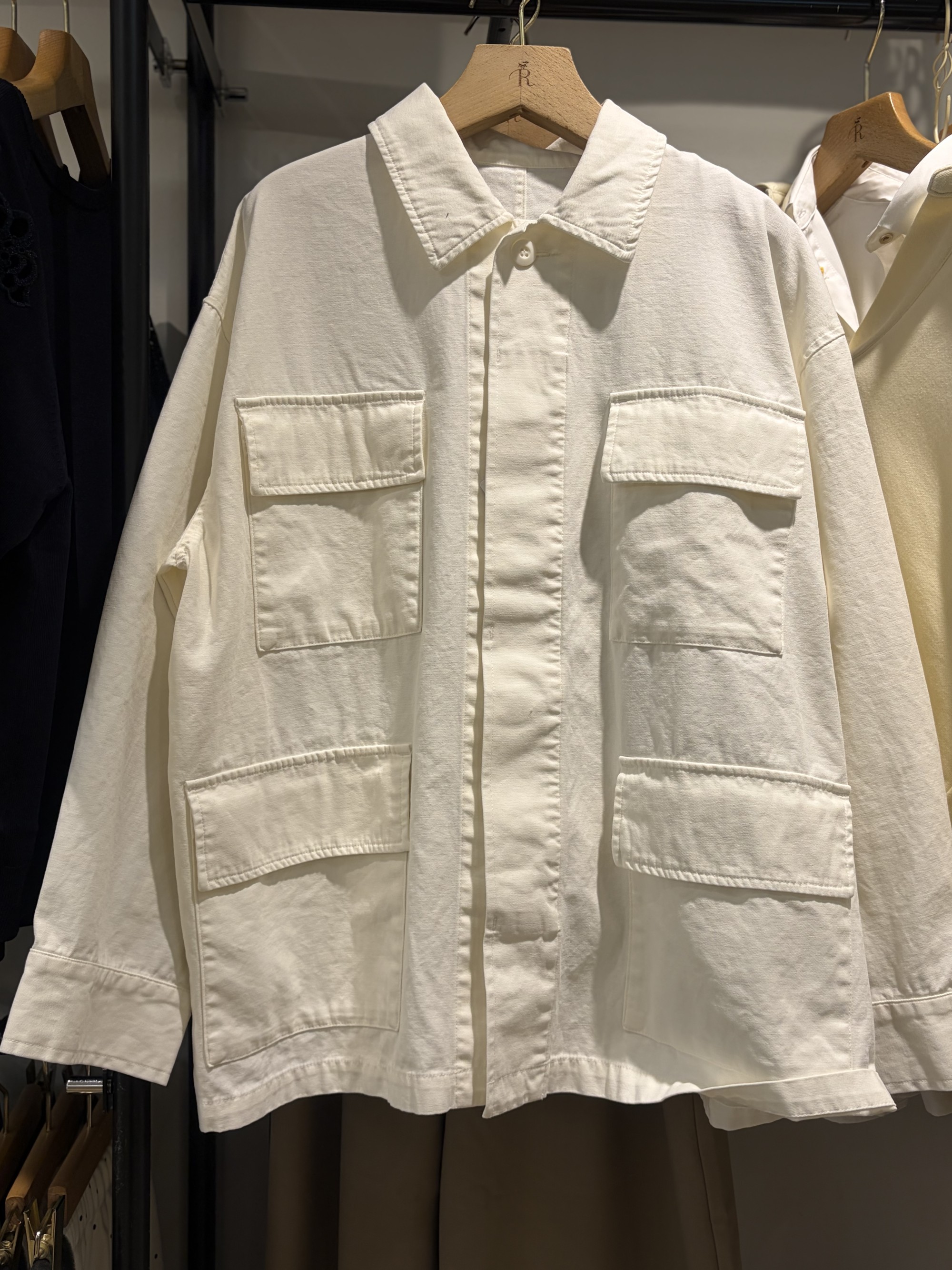 【軽やかで大人カジュアル】ミリタリーアウター