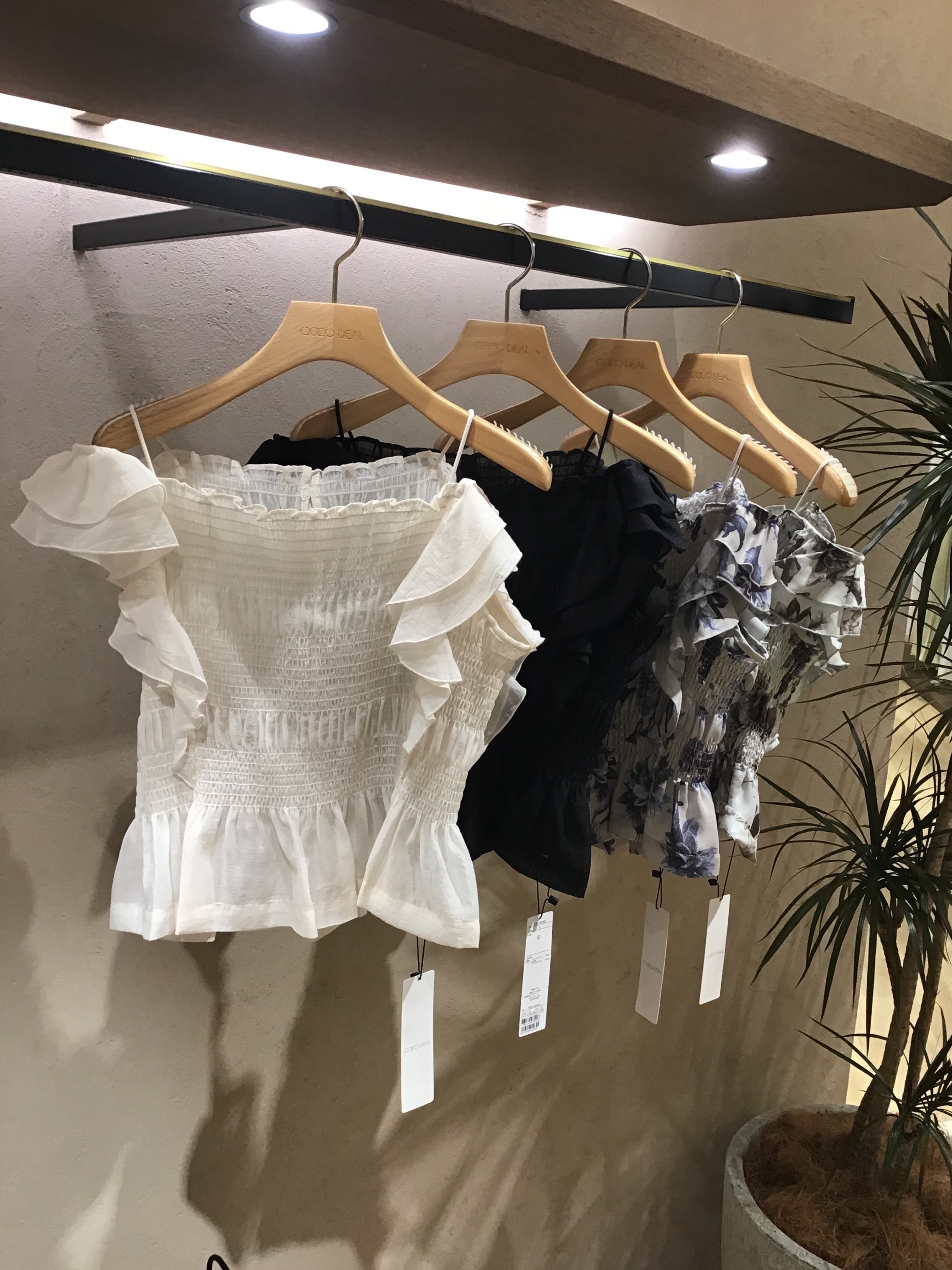 【新作入荷✨】シャーリングフリルブラウス