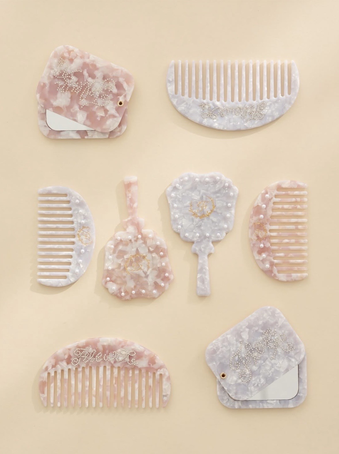 華やかで高級感あふれるミラーとコームが新登場♪