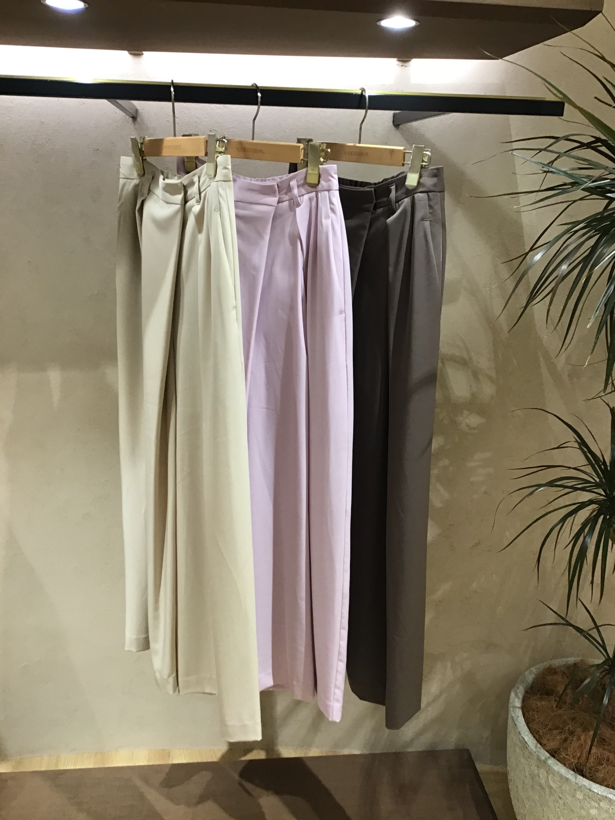 【新作入荷✨】フロントタックセミワイドパンツ