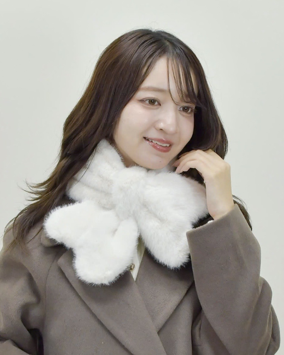 柔らかなファー素材のリボンタイティペット♡