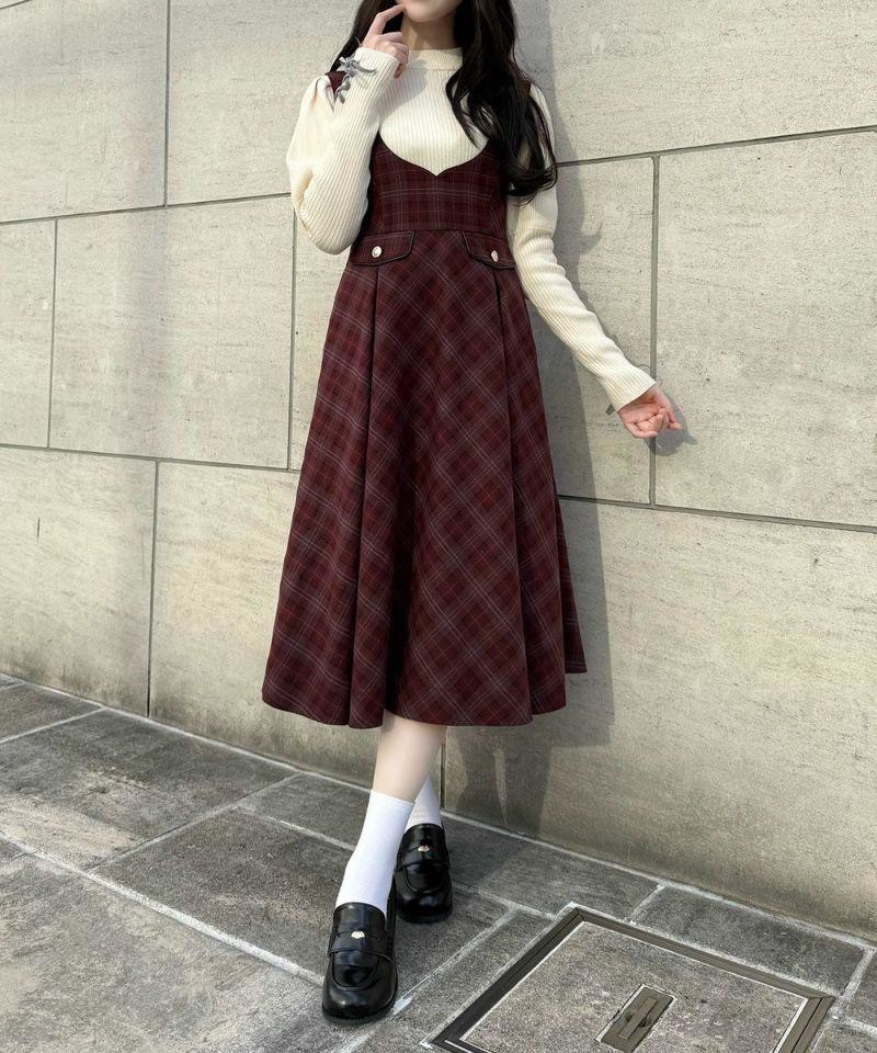 シーズンムードを感じるレトロなチェック柄が目を惹くジャンスカ🌷