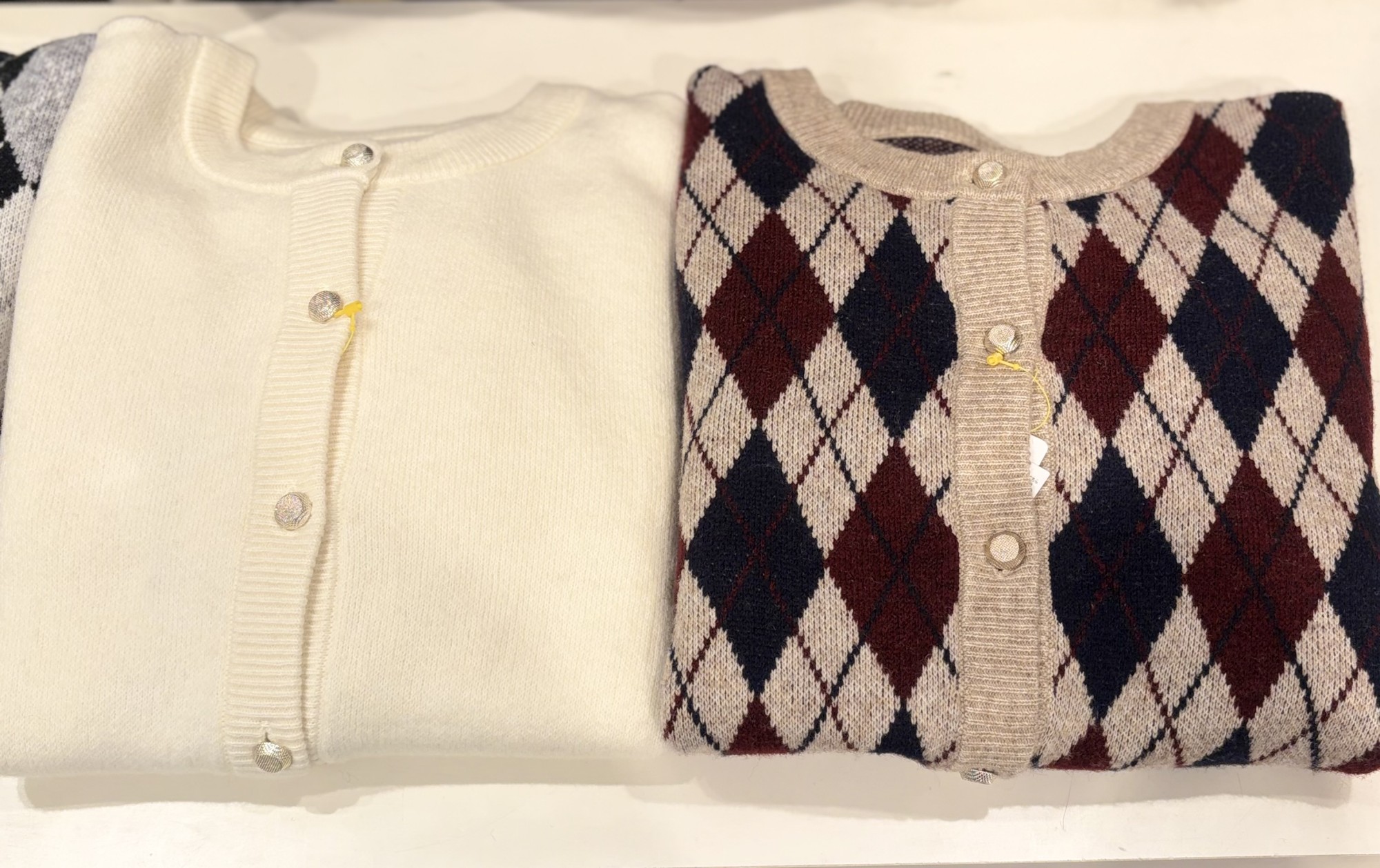 【秋冬シーズンに欠かせない!】ニットカーディガン