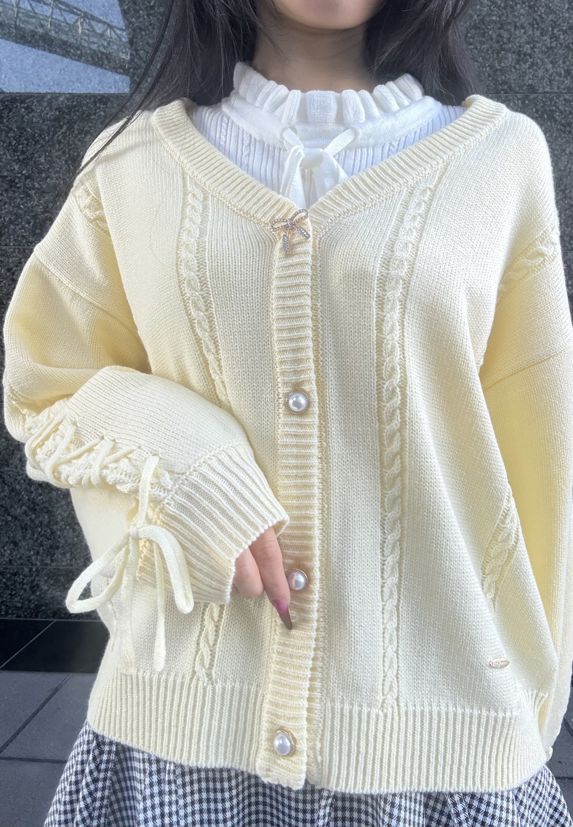 キラキラリボンがアクセントのニットカーディガン