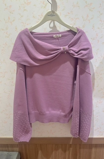 〘冬のあったかフェミカジコーデに〙フレア袖のニット