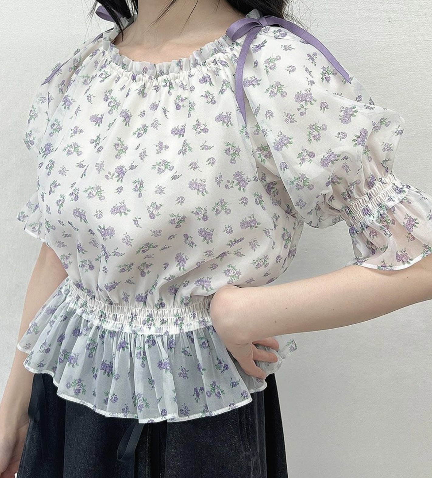 花柄ブラウス入荷しております♪