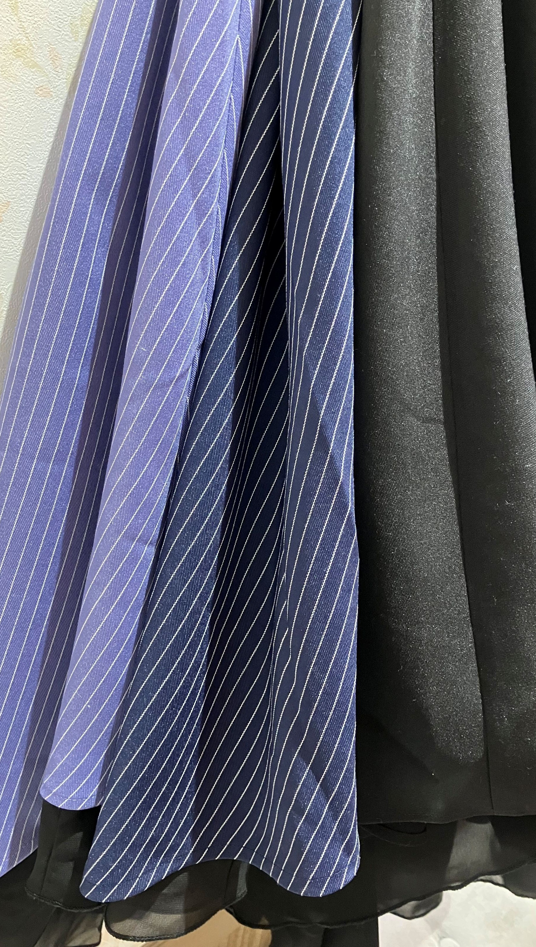 〘折り返しデザインが目を惹く〙イレヘムスカート