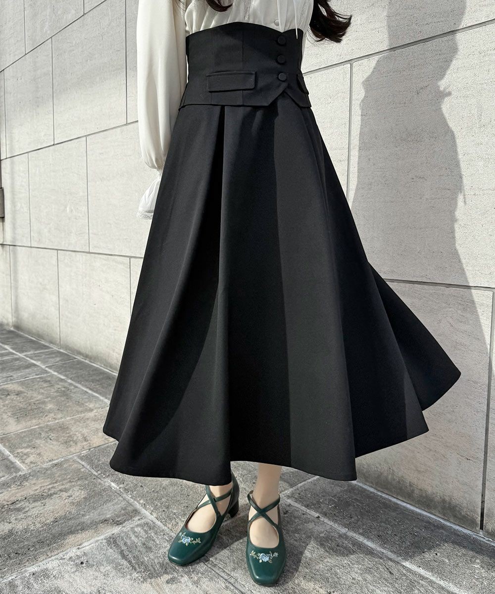 ジレ風のカットラインが効いたコルセットベルト付きのフレアースカート。
