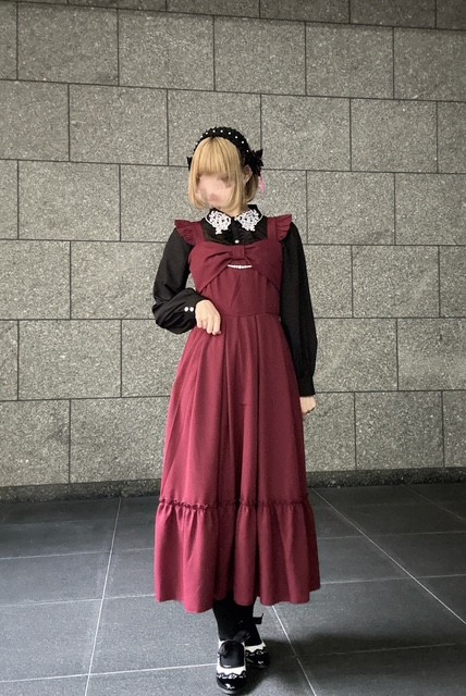 シックな雰囲気のスタイルアップコーデ