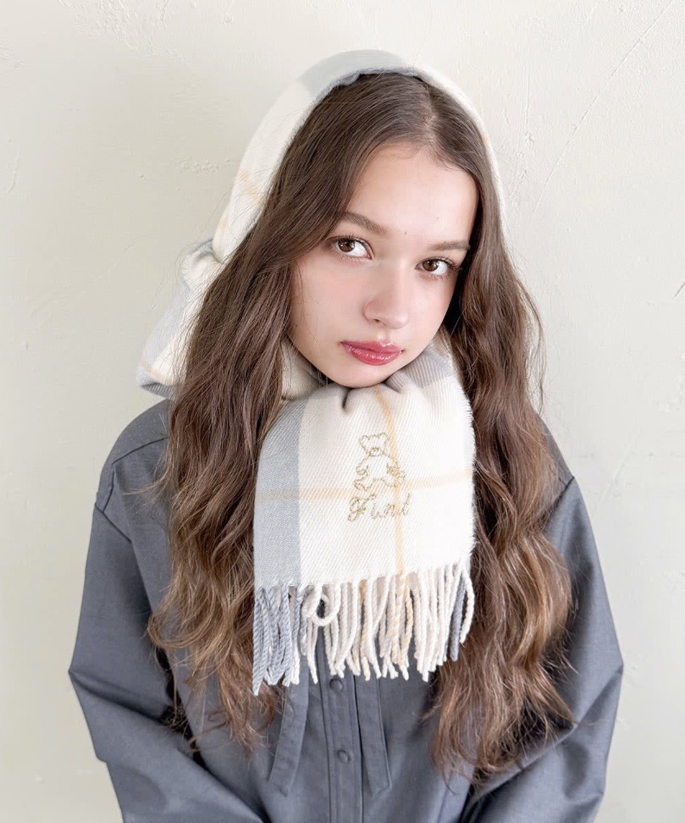 テディベアのラメ刺繍がとびきりキュートなチェックストール🧸
