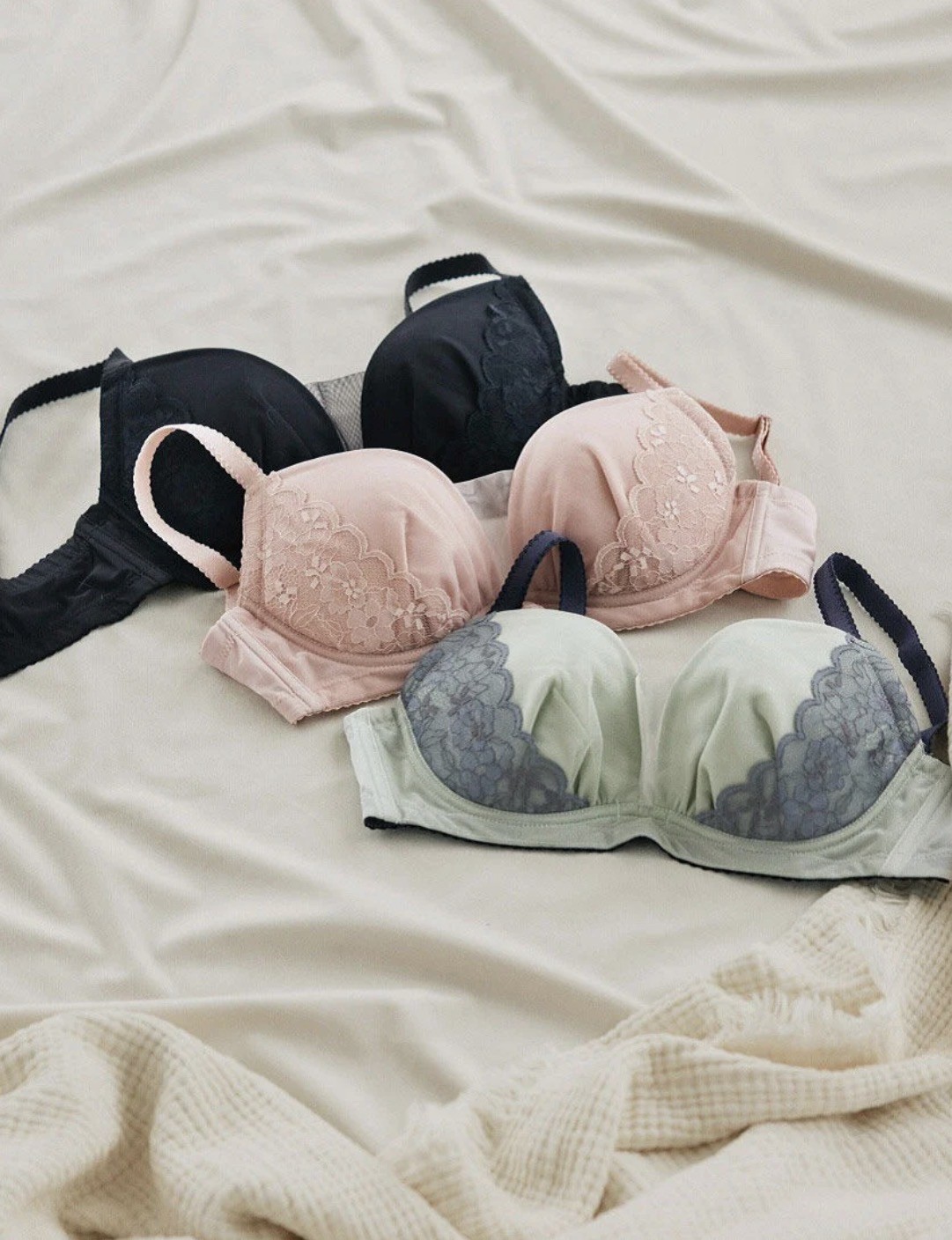 小さく見せるブラ新色入荷♡