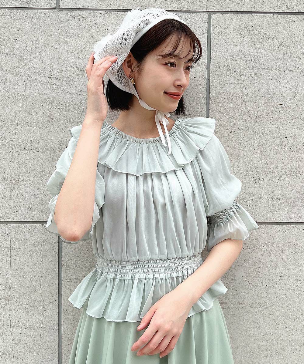 優しいシャイニー感のあるシアー素材がキャッチーなブラウス🎀